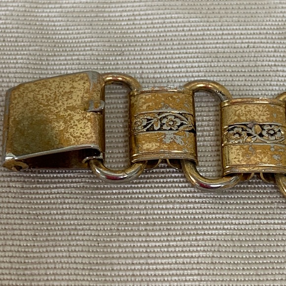 VINTAGE Victorian Revival Jet Black Yellow Gold Tone Large Cameo Bracelet - Picture 4 of 7